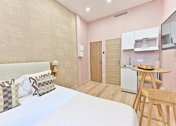 Central, Cozy And Air-conditioned - 17 باريس